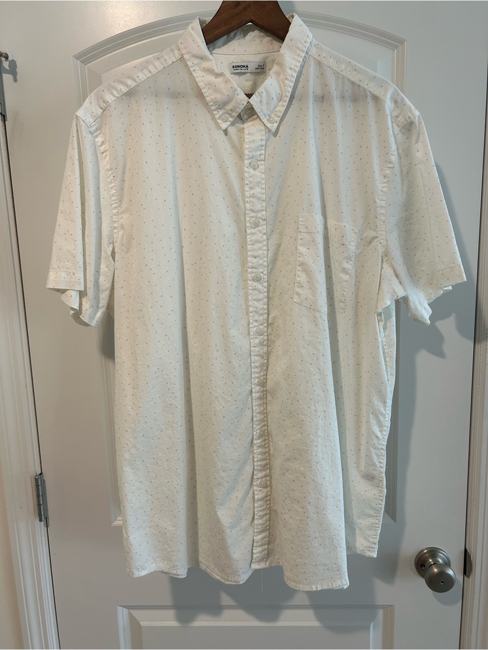 Men's Short-Sleeve Button-Down Shirt in White with Subtle Dot Pattern